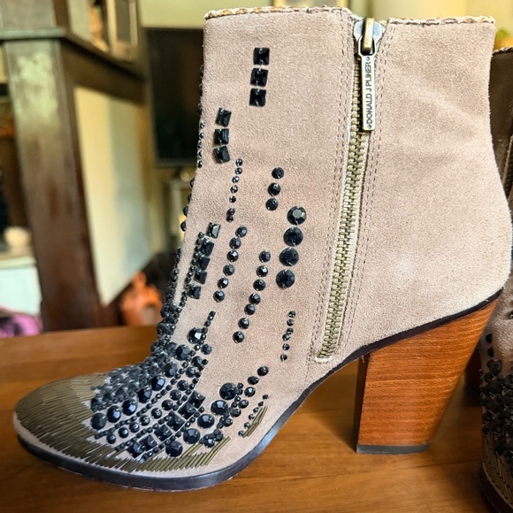 Donald J Pliner beaded Ankle Boots 7.5 - Picture 5 of 11